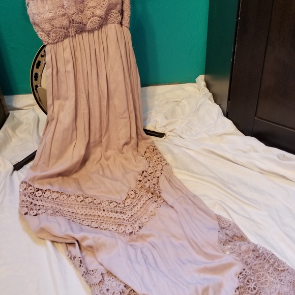 Floor length light purple lace gown - Picture 3 of 7